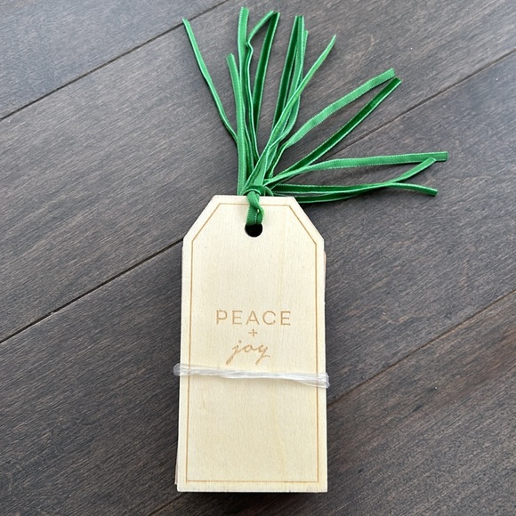 MY MIND’S EYE Christmas Holiday Titles Etched Wood Goft Tag Set, Velvet Ribbon 7 - Picture 6 of 10